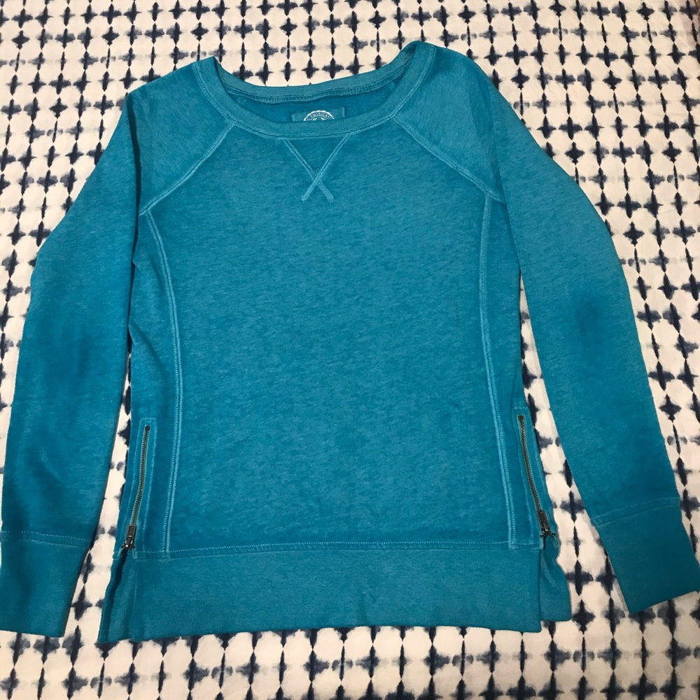Women’s crew neck pull over size small